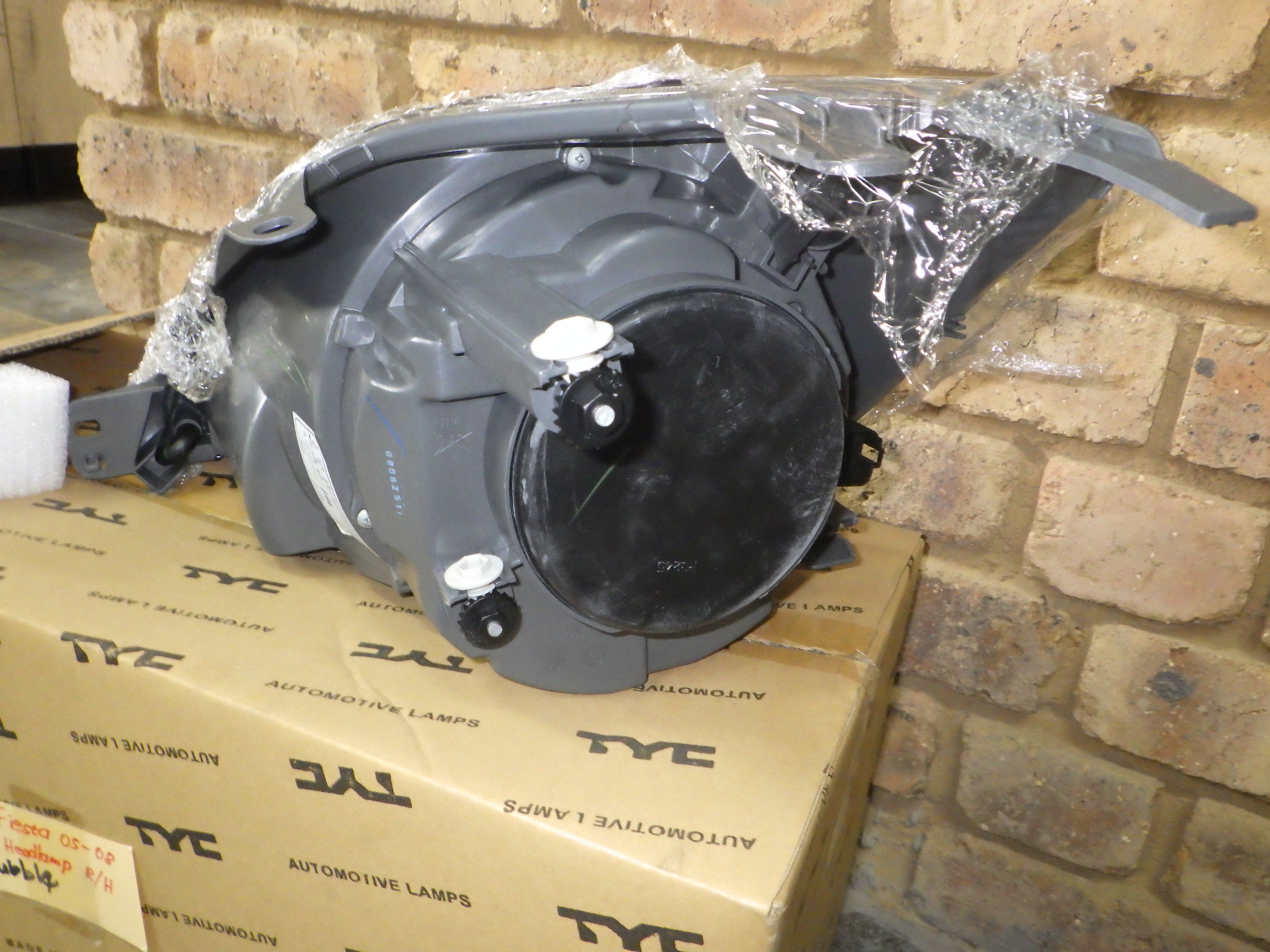 Ford Fiesta 2006-2008 Right Headlight (TYC)