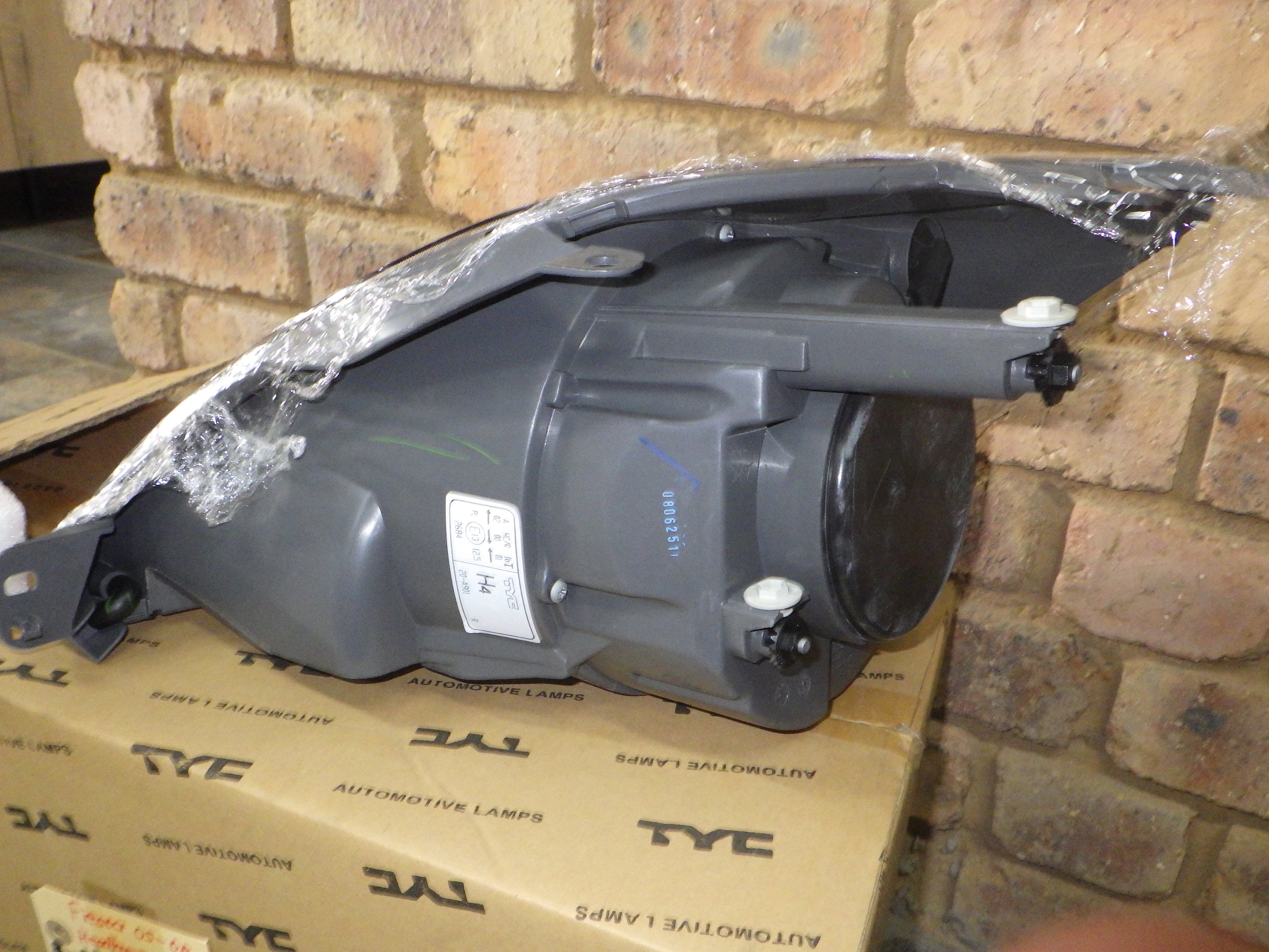 Ford Fiesta 2006-2008 Right Headlight (TYC)